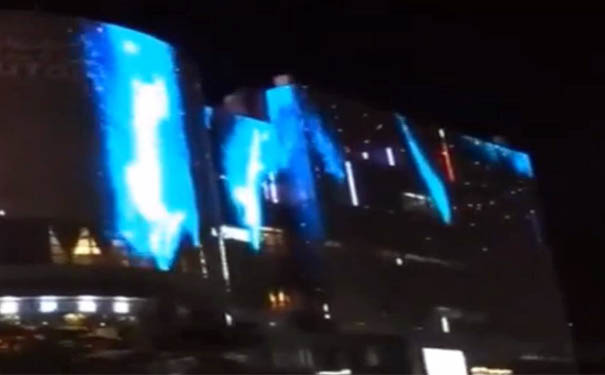 城市地标新名片 LED透明屏价值跃升为建筑传媒溢彩